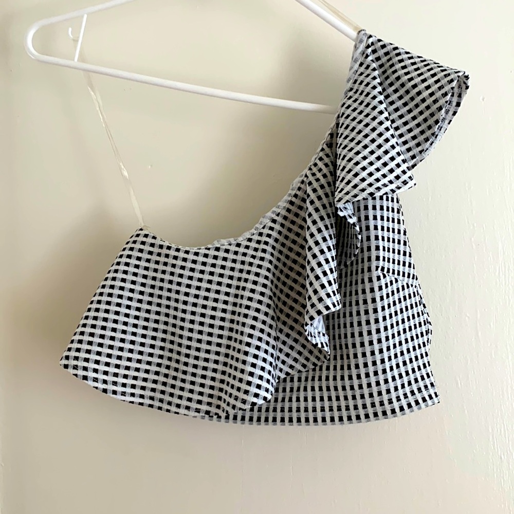 One should black & white ruffle top